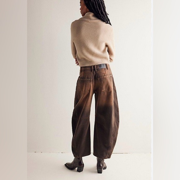 🔥Free People Good Luck Mid-Rise Barrel Jeans In Root Beer We The Free - Picture 2 of 14